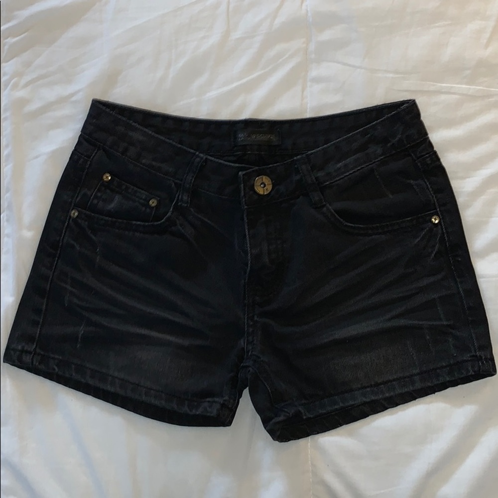 Medium rise denim shorts